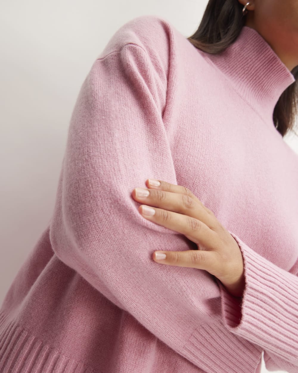 The Cashmere Oversized Turtleneck | Bubblegum - Image 5