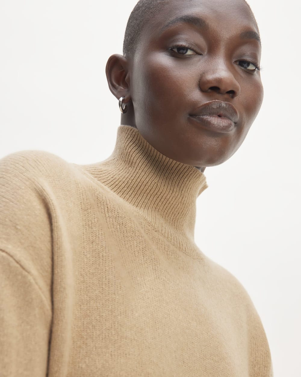 The Cashmere Oversized Turtleneck | Light Camel - Image 5