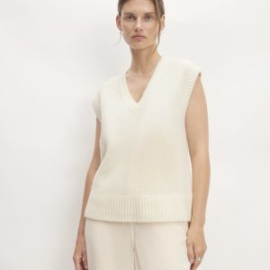 The Alpaca V-Neck Vest | Snow