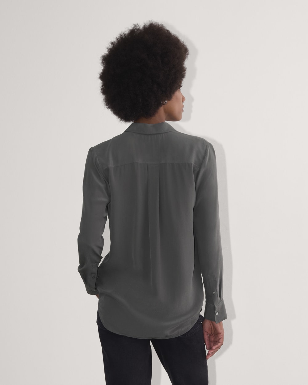 The Must-Have Shirt in Washable Silk | Graphite - Image 5