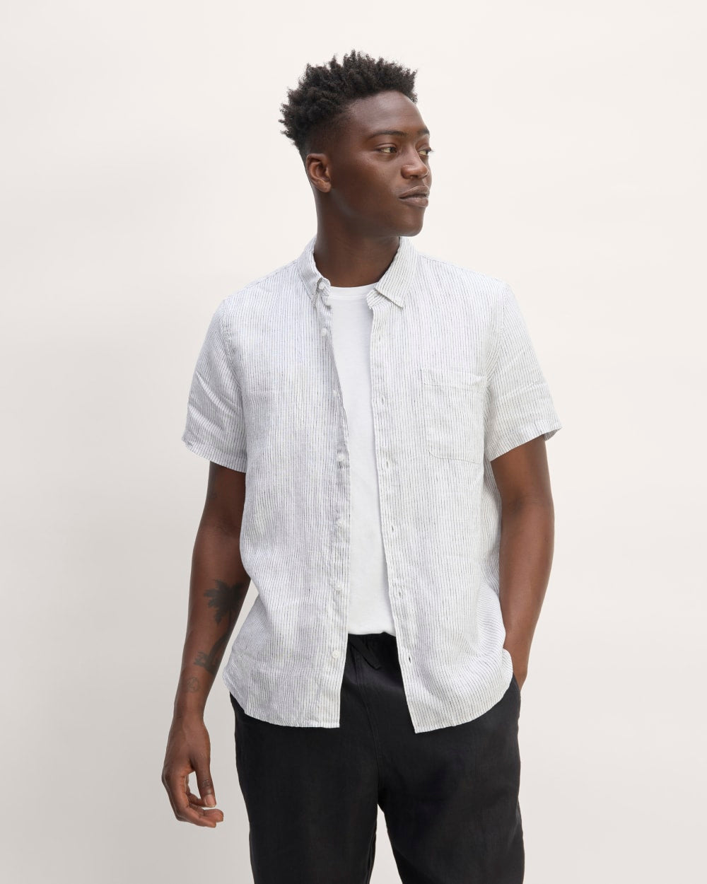 The Classic Short-Sleeve Shirt in Linen | White / Black