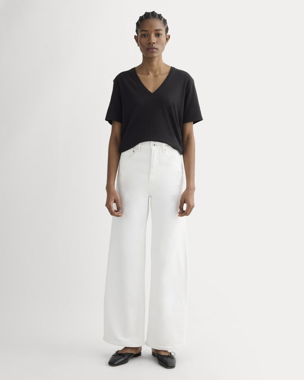 The Slouchy V-Neck Tee in Cotton Linen | Black - Image 3