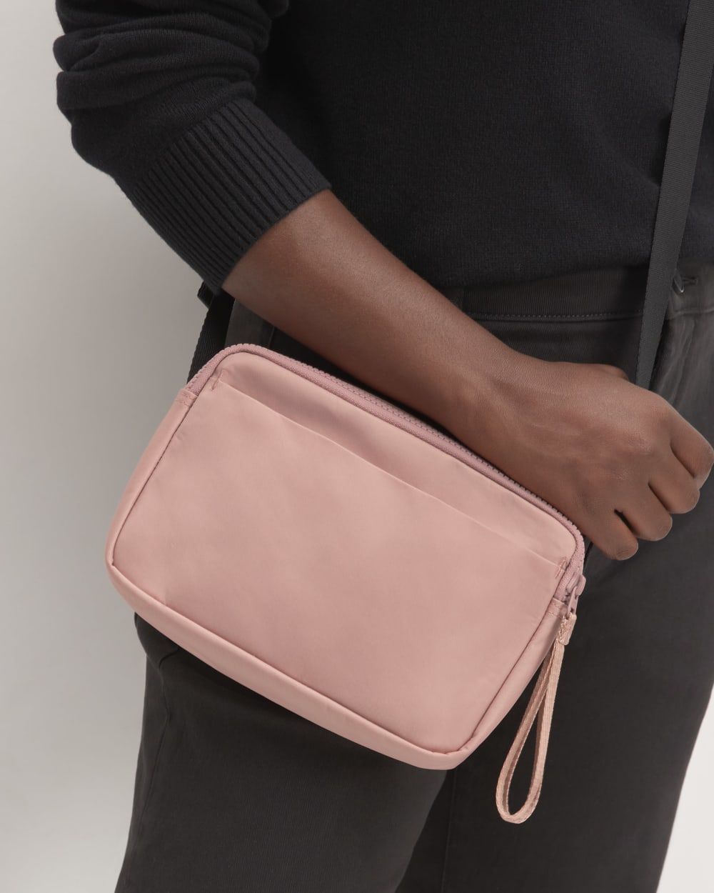 The Recycled Nylon Camera Bag | Light Rose - Image 5