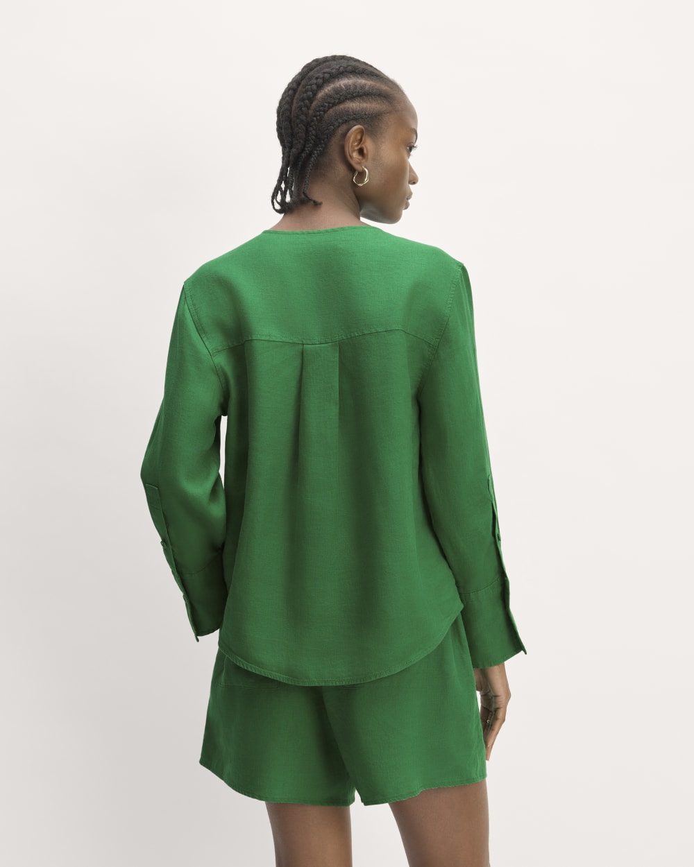 The Popover Shirt in Linen | Grass Green - Image 5