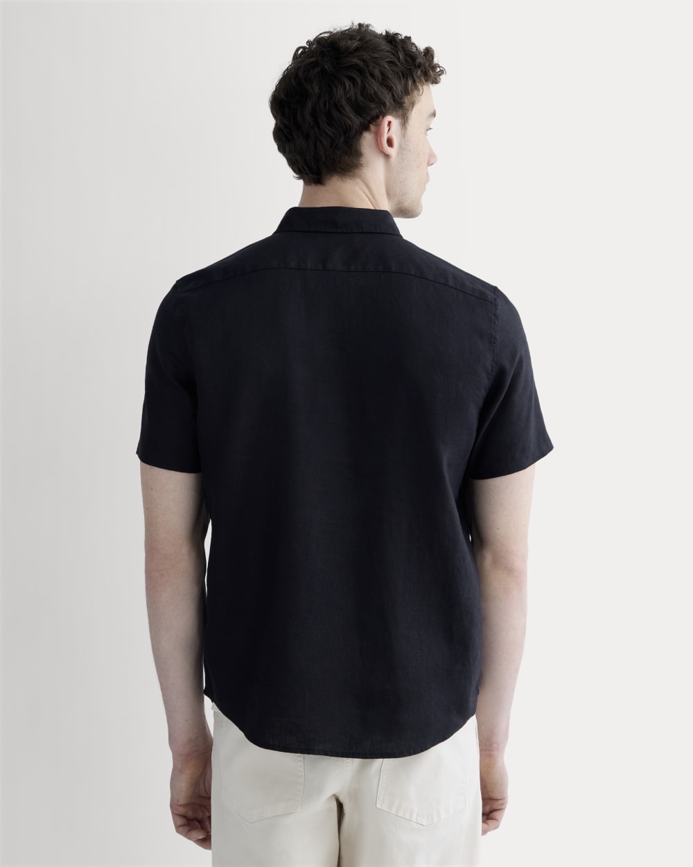The Classic Short-Sleeve Shirt in Linen | Black - Image 5
