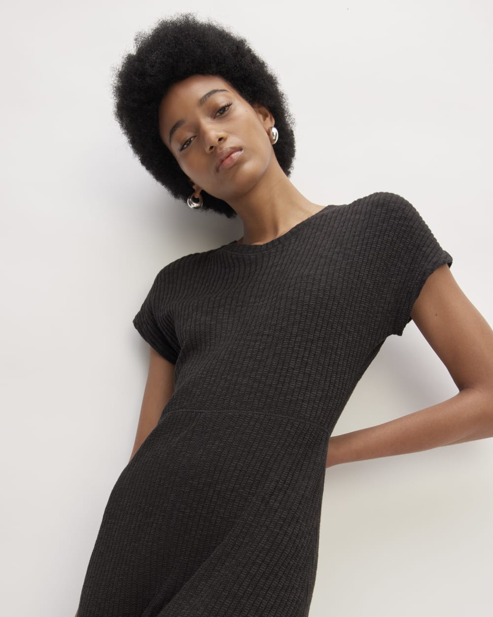 The Rib-Knit Cap-Sleeve Midi Dress | Black - Image 4