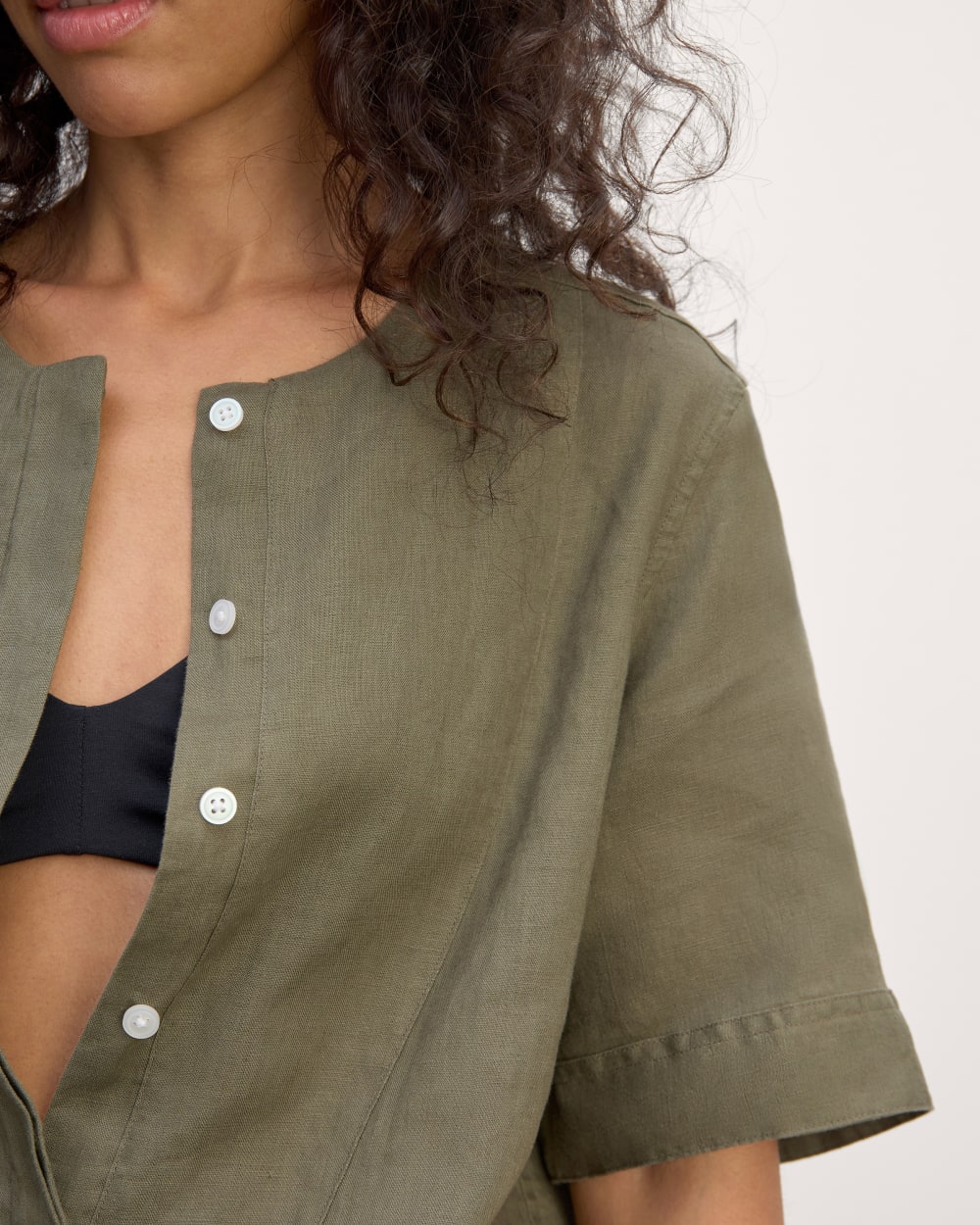 The Bib Shirt in Linen | Kalamata - Image 4