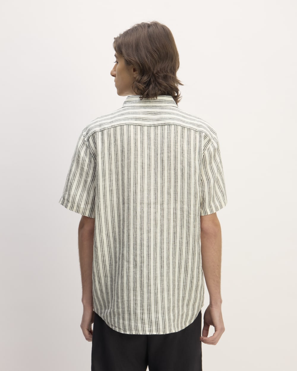 The Classic Short-Sleeve Shirt in Linen | Bone / Black - Image 6