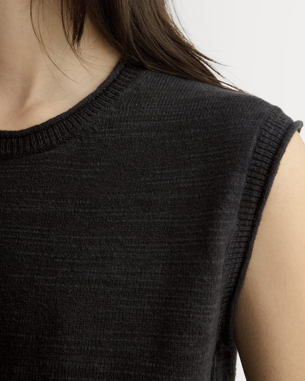 The Muscle Sweater in Cotton Linen | Black - Image 4