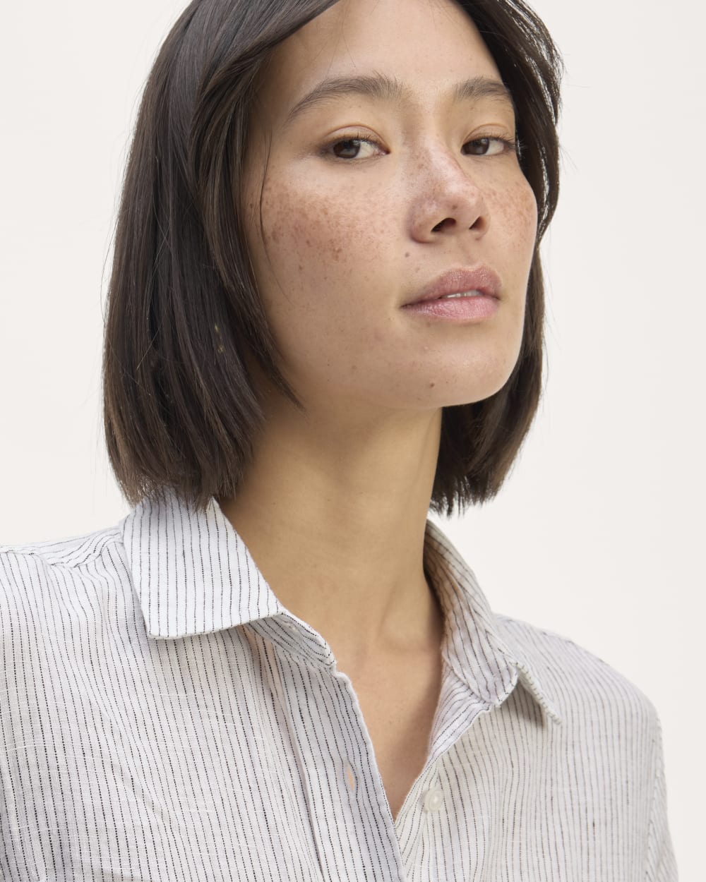 The Daytripper Dress in Linen | White / Black - Image 3