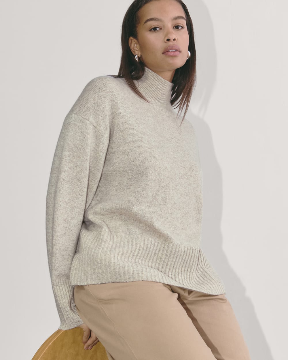 The Boxy Turtleneck in Cashmere | Canvas - Image 4