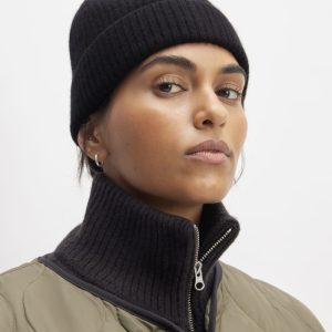 The Cashmere Fine Rib Beanie | Black