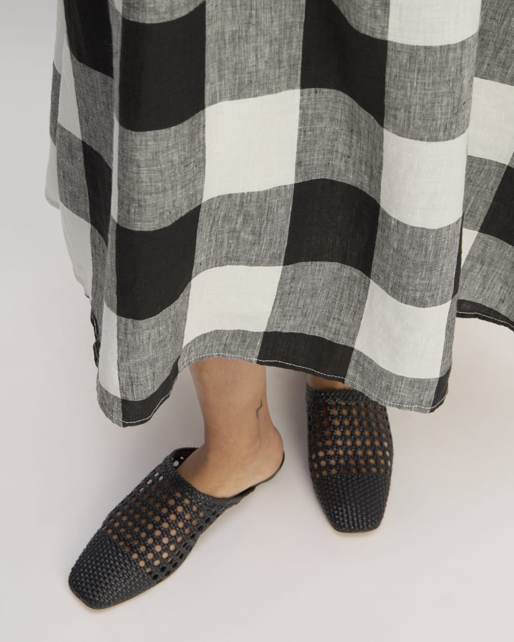 The Linen Oversized Puff-Sleeve Dress | Bone / Black Check - Image 5