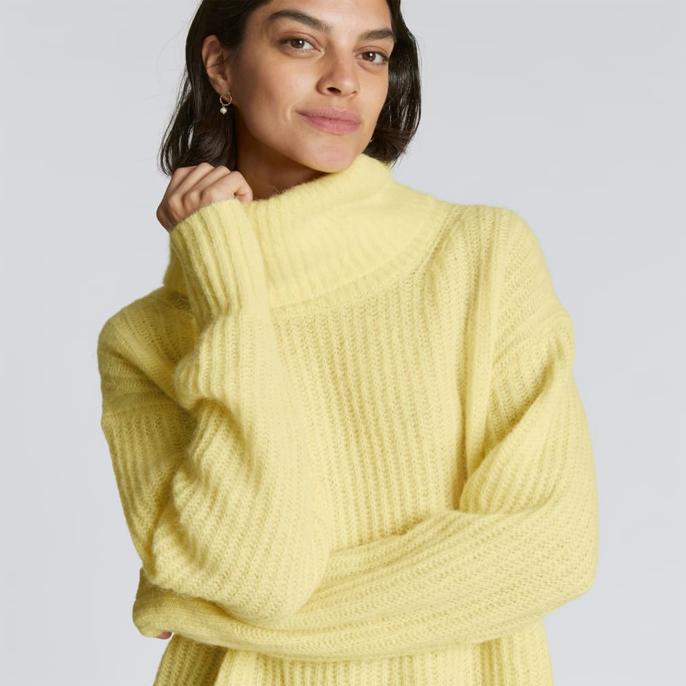 The Alpaca Oversized Turtleneck | Lemon - Image 4
