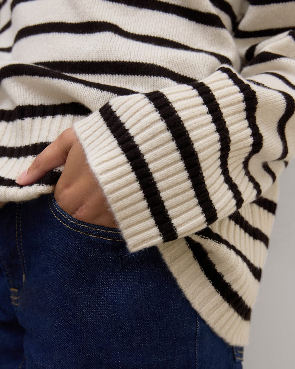 The Boxy Turtleneck in Cashmere | Bone / Black - Image 5