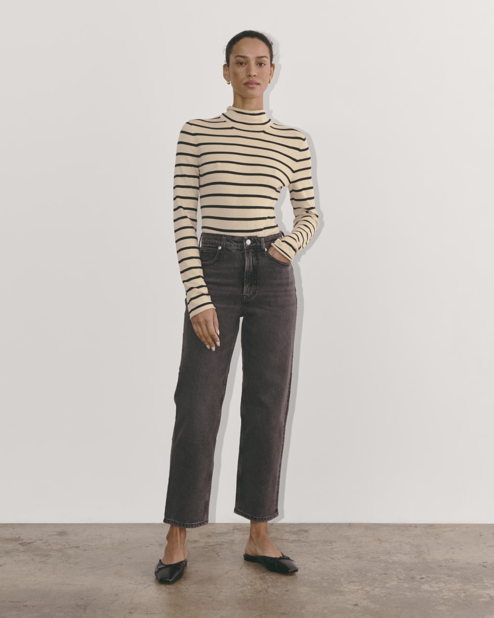 The Funnel Neck in Cotton Cashmere | Powder / Black - Image 4