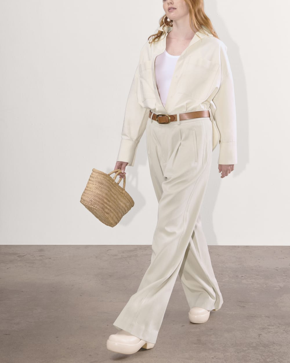 The Draper Pleated Pant in Buttersmooth | Sandstone | 32 Inseam - Image 3