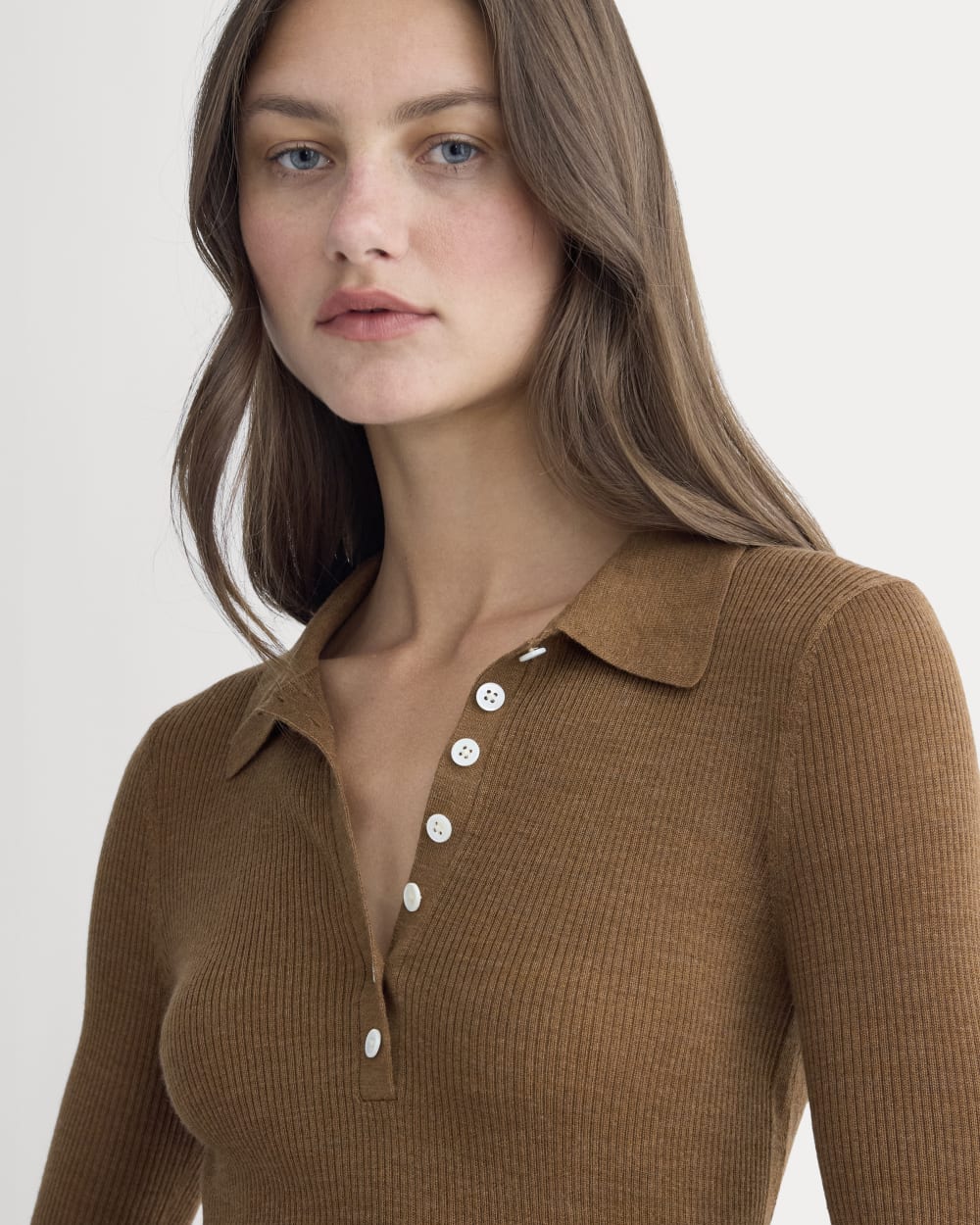The Polo in Ultrasoft Merino | Heathered Toffee - Image 4