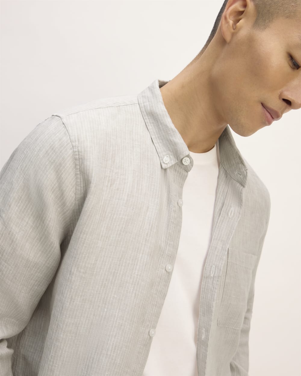 The Classic Shirt in Linen | Stone / White - Image 4