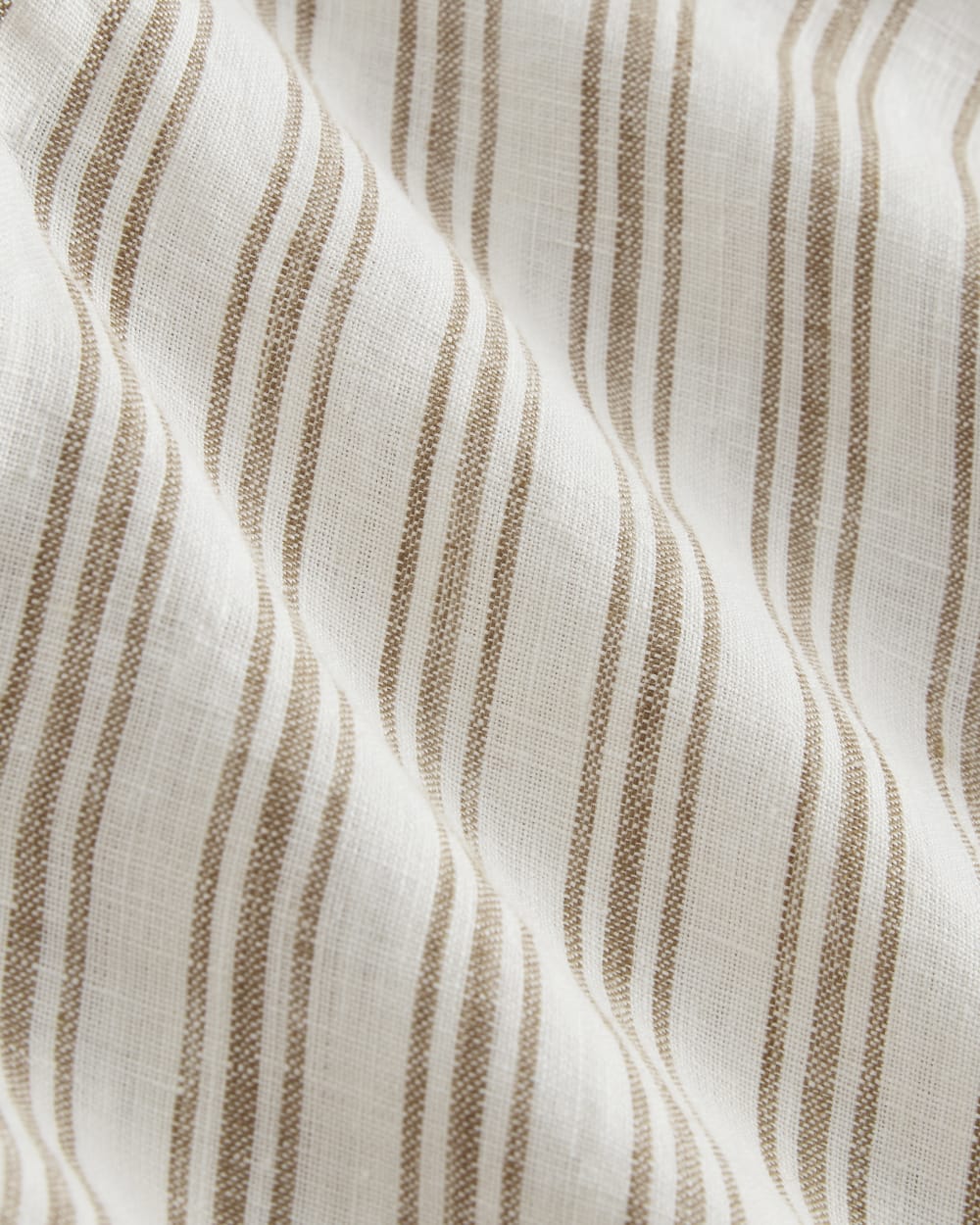 The Classic Short-Sleeve Shirt in Linen | Bone / Toasted Coconut - Image 7