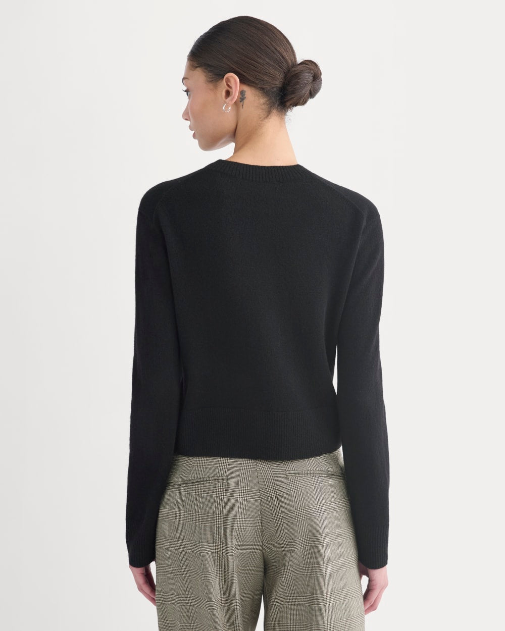 Cashmere Cropped High-V Sweater | Black - Image 5