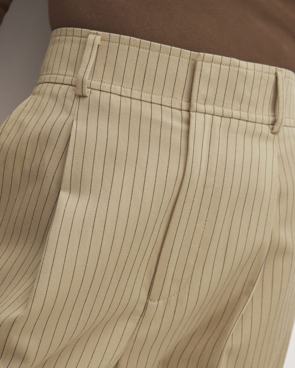 The Draper Tapered Pant in Buttersmooth | Cornstalk / Black - Image 4
