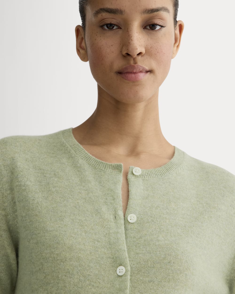 The Classic Cardigan in Cashmere | Light Heathered Moss - Image 4