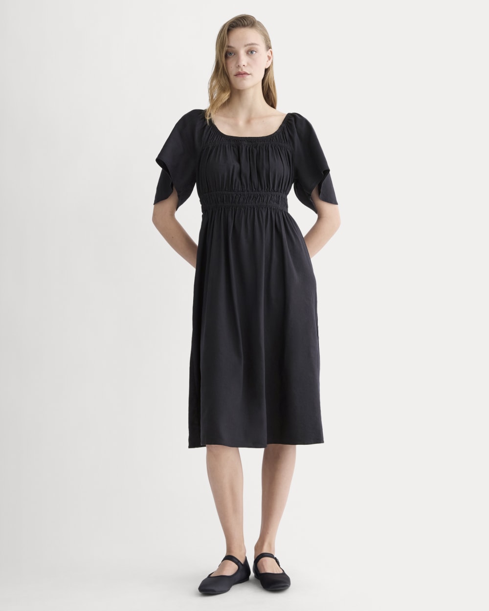 The Flutter-Sleeve Dress in Stretch Linen | Black