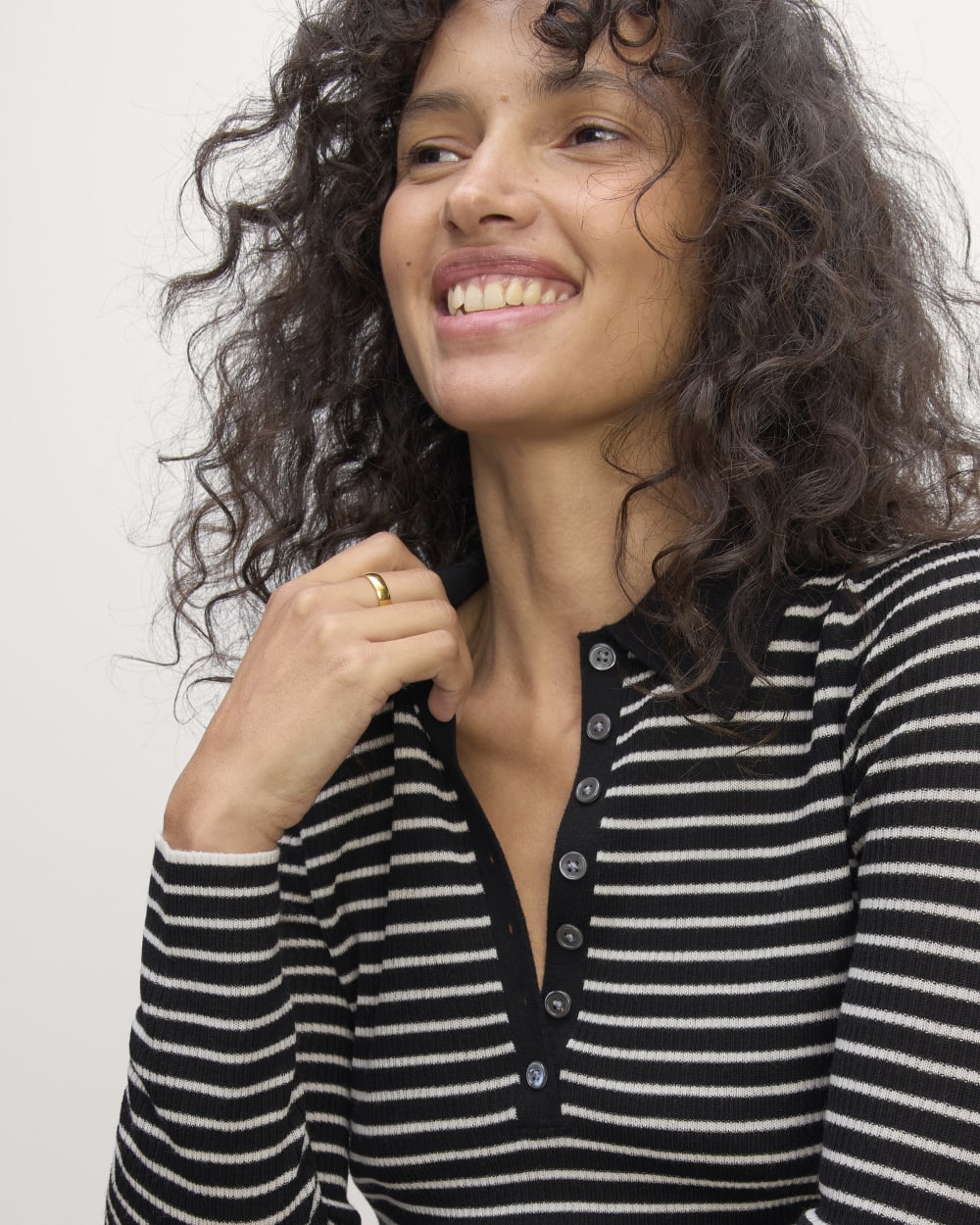 The Polo in Ultrasoft Merino | Black / Bone - Image 4