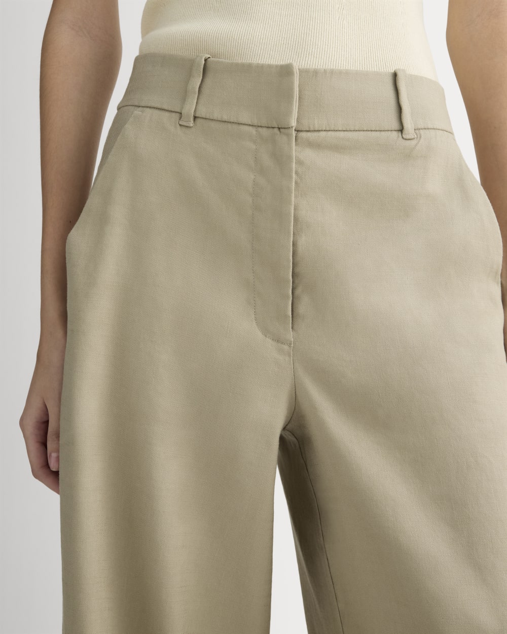 The Wide-Leg Pant in Stretch Linen | Trench Coat Khaki - Image 4