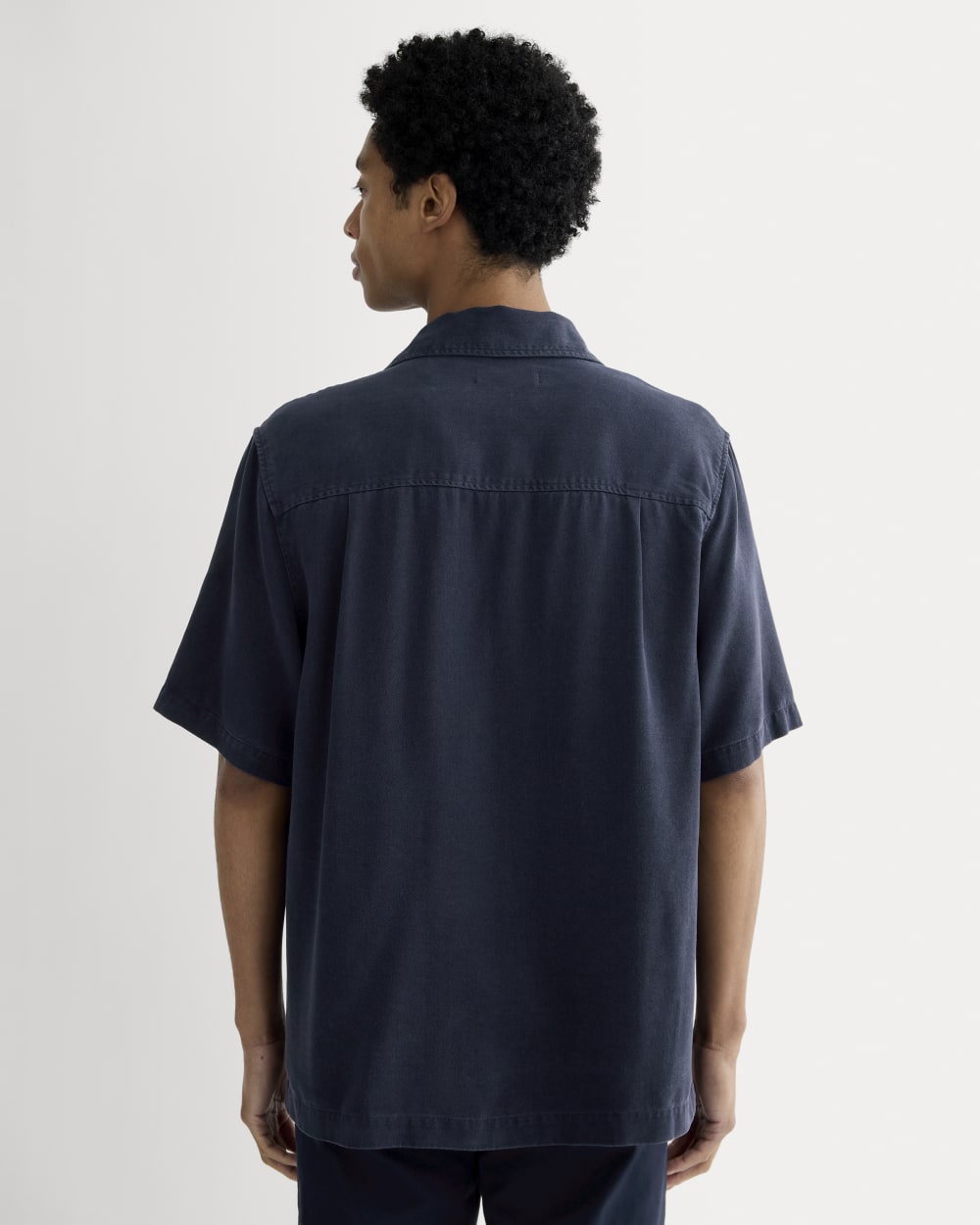 The Relaxed Utility Shirt in Buttersoft | Navy - Image 5