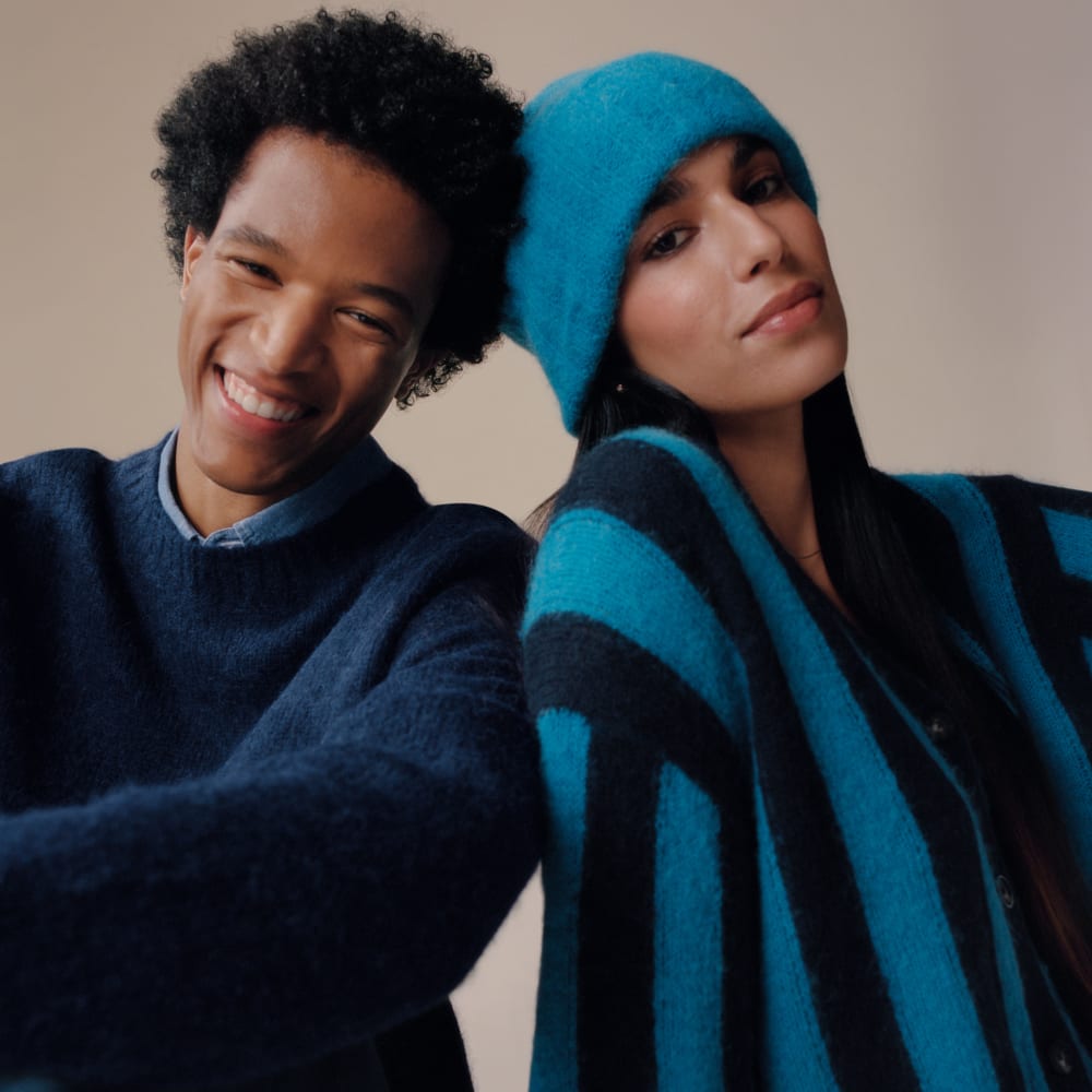 The Alpaca V-Neck Cropped Cardigan | Horizon Blue / Ocean Cavern - Image 3