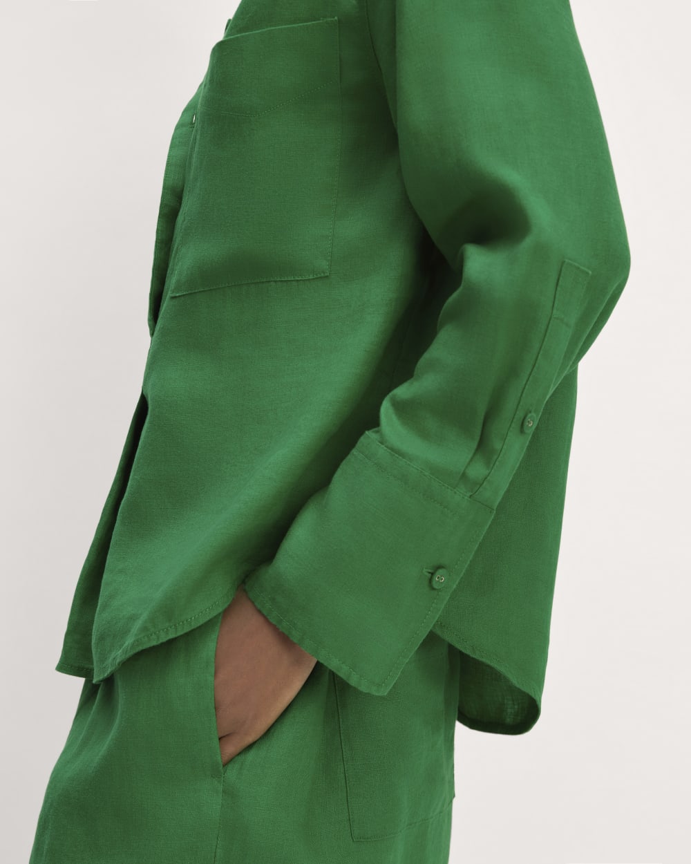 The Popover Shirt in Linen | Grass Green - Image 6